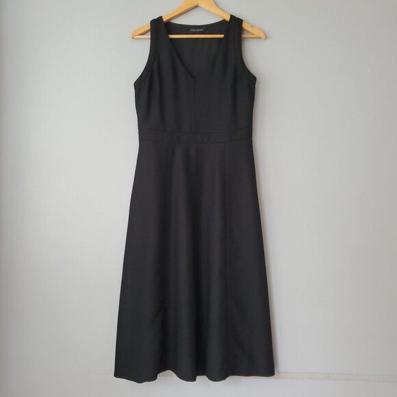 Banana Republic Dresses & Skirts - Banana Republic Black V-Neck Fit Flare Sleeveless Midi Dress w Pockets Womens 6